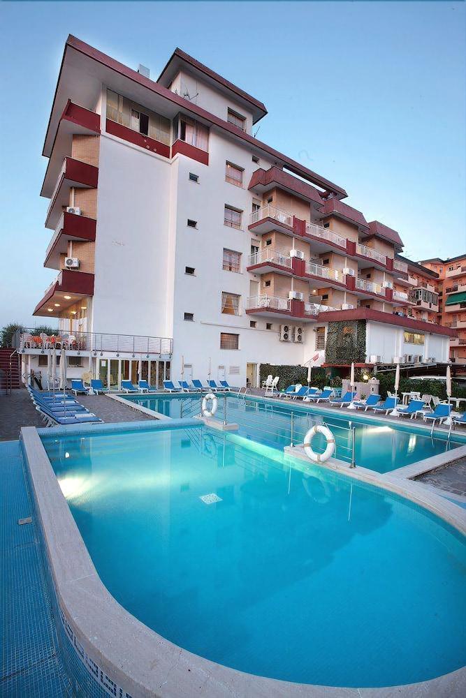 Gallia Club Hotel Cesenatico Exteriör bild