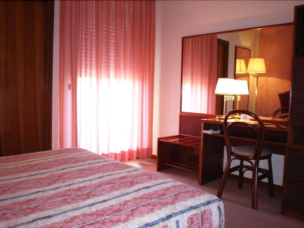 Gallia Club Hotel Cesenatico Exteriör bild