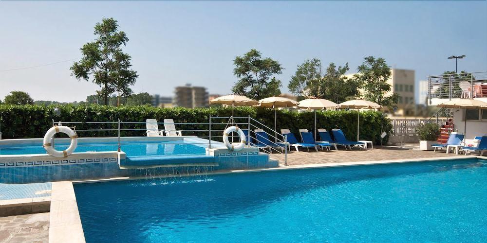 Gallia Club Hotel Cesenatico Exteriör bild