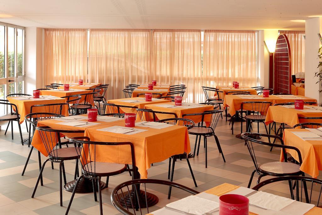 Gallia Club Hotel Cesenatico Exteriör bild