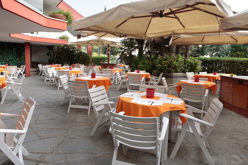 Gallia Club Hotel Cesenatico Exteriör bild